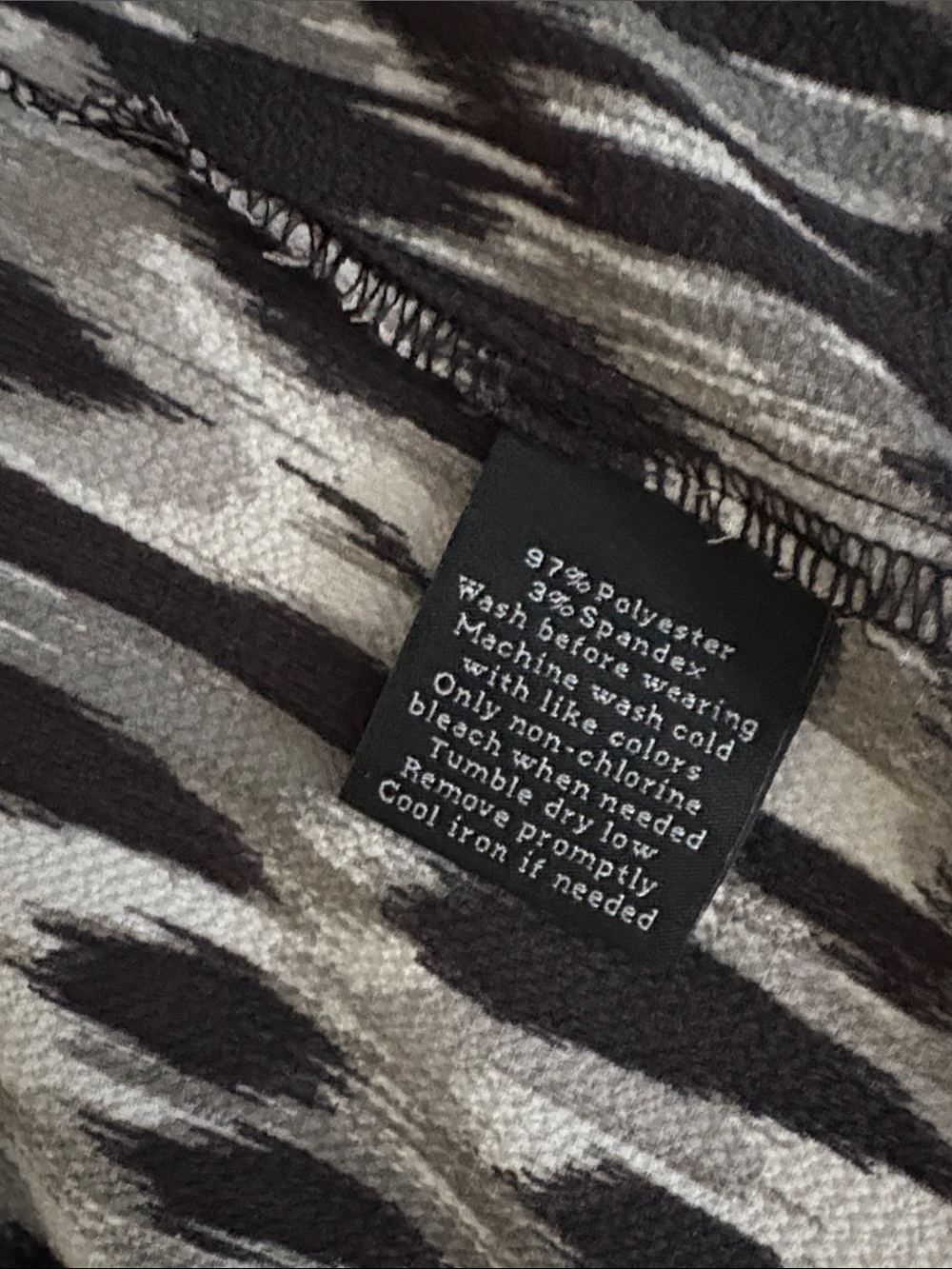 Rock & Republic Black and White Abstract Print Button-Down Shirt - Picture 4 of 5